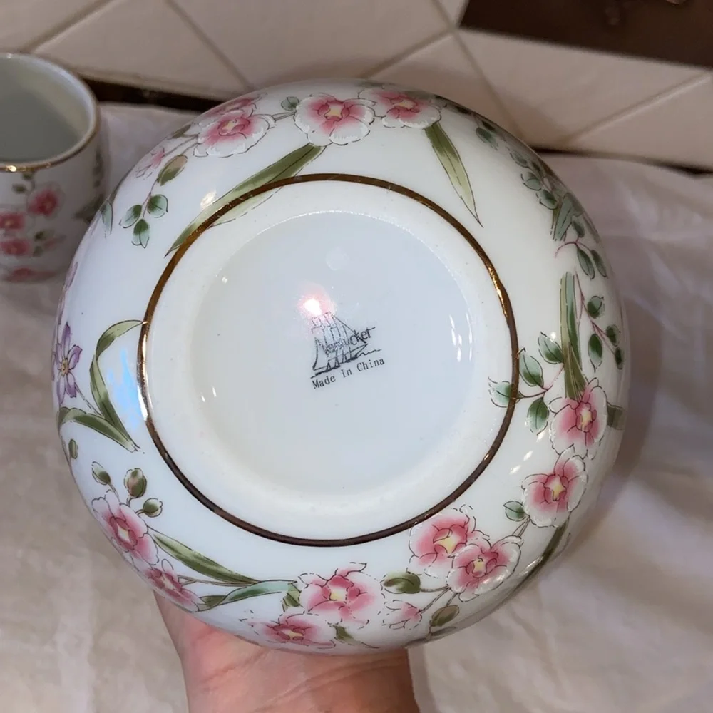 Like new Beautiful porcelain Nantucket Bedside carafe set